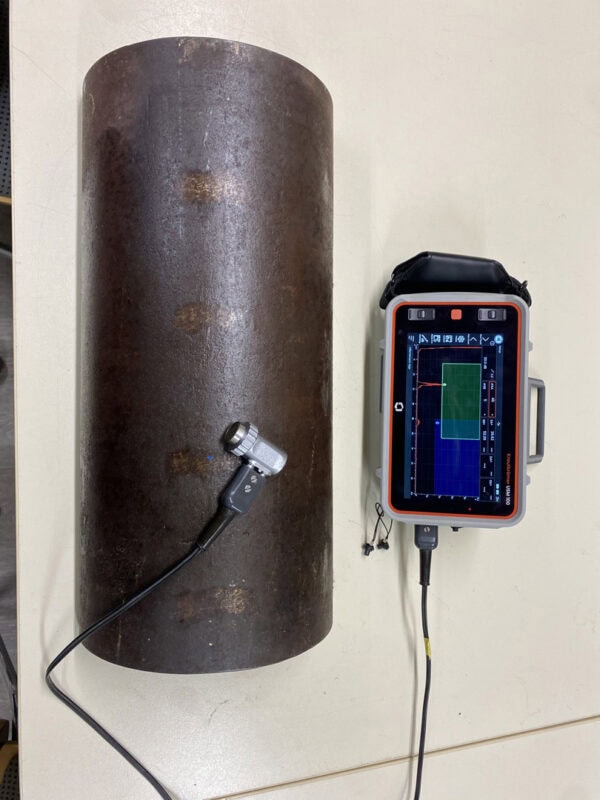 usm 100 ultrasonic UT flaw detector on pipe